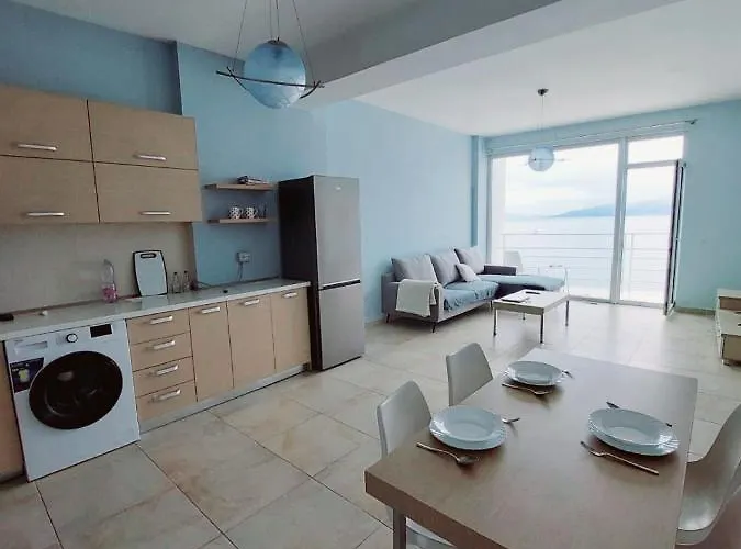 Summer Breeze Apartment *