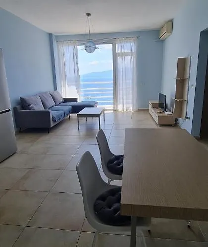 Summer Breeze Apartment *